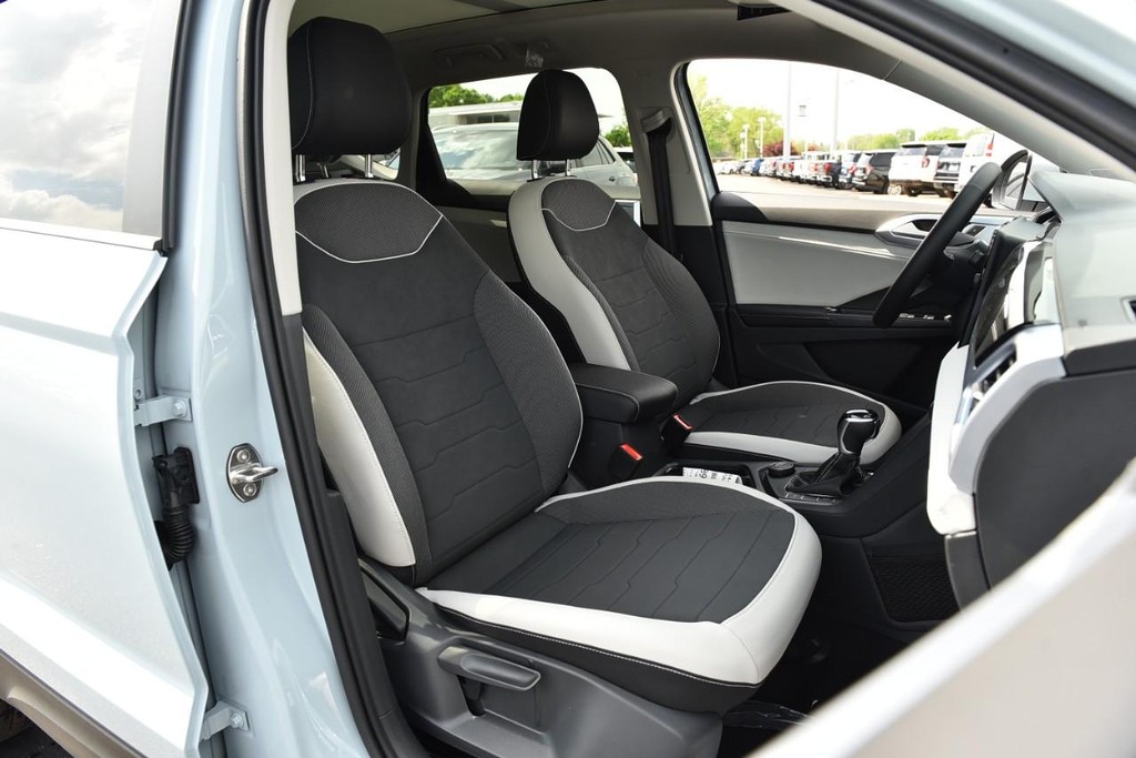 Volkswagen Taos Vehicle Full-screen Gallery Image 21