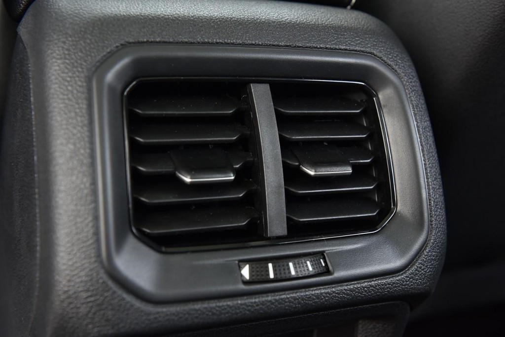 Volkswagen Taos Vehicle Full-screen Gallery Image 24
