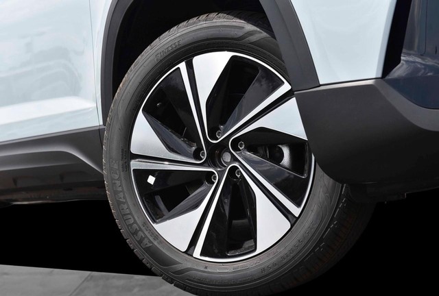 Volkswagen Taos Vehicle Image 03