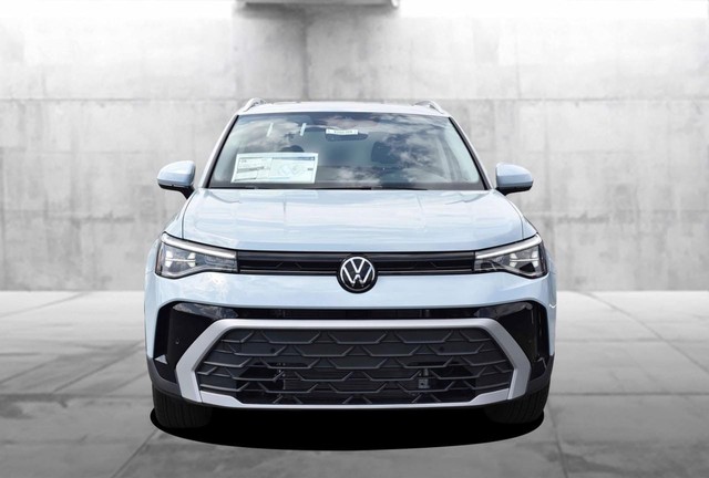 Volkswagen Taos Vehicle Image 04