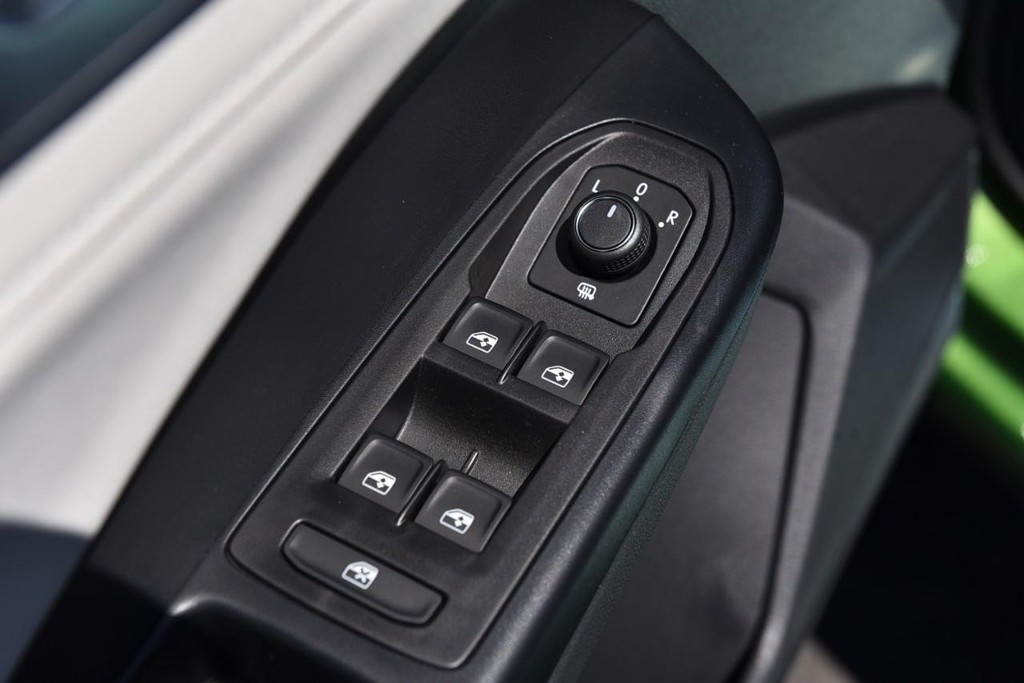 Volkswagen Taos Vehicle Full-screen Gallery Image 8