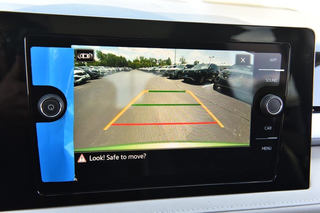 Volkswagen Taos Vehicle Full-screen Gallery Image 12