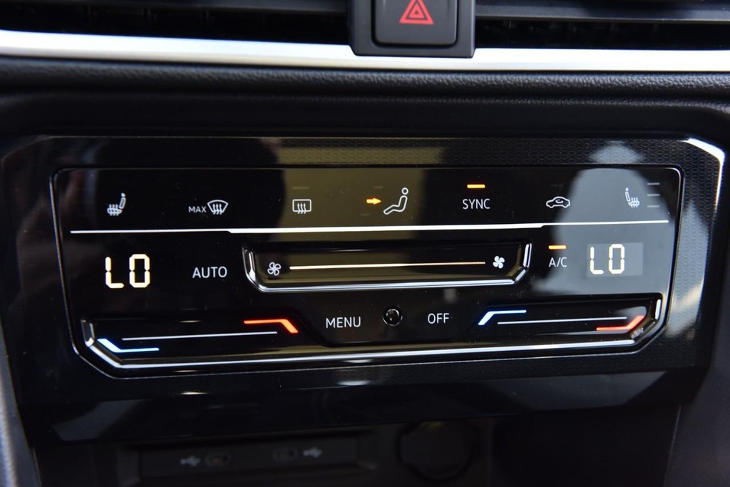 Volkswagen Taos Vehicle Full-screen Gallery Image 14