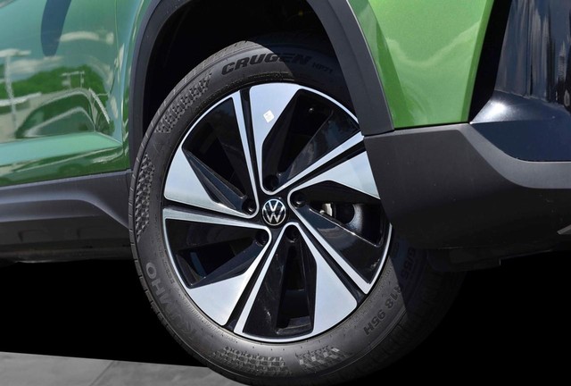 Volkswagen Taos Vehicle Image 03