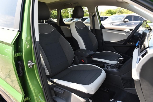 Volkswagen Taos Vehicle Image 21