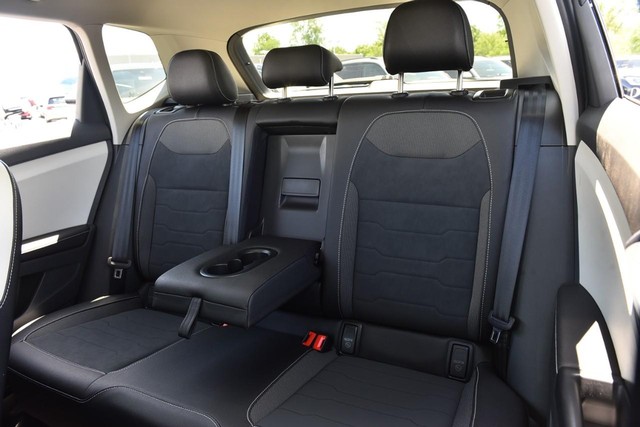 Volkswagen Taos Vehicle Image 23