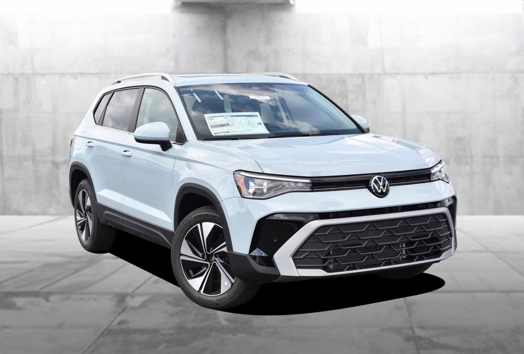 Volkswagen Taos Vehicle Full-screen Gallery Image 2