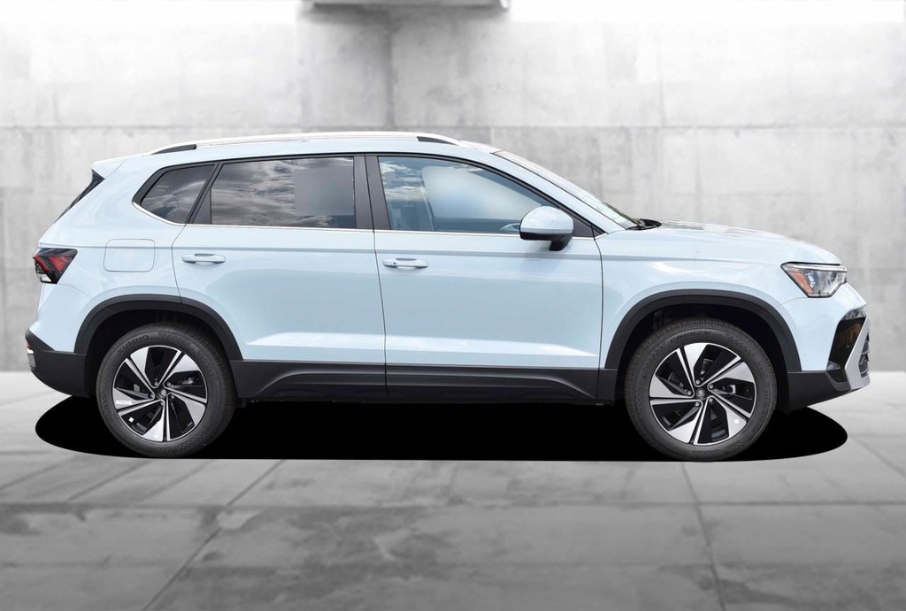 Volkswagen Taos Vehicle Full-screen Gallery Image 5