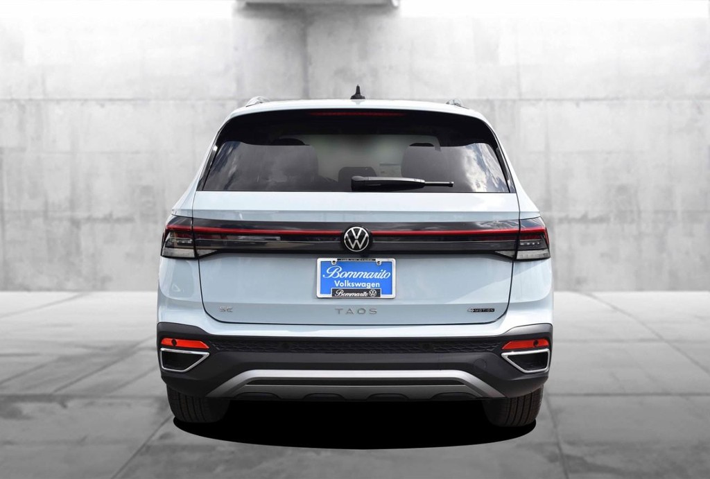 Volkswagen Taos Vehicle Full-screen Gallery Image 6
