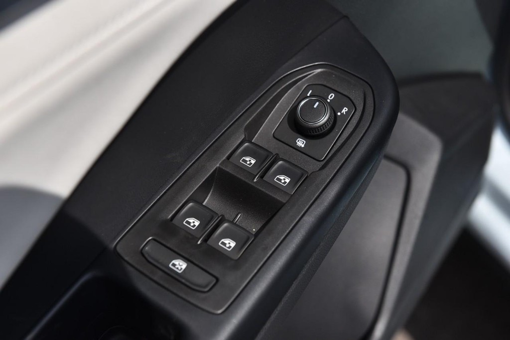 Volkswagen Taos Vehicle Full-screen Gallery Image 8