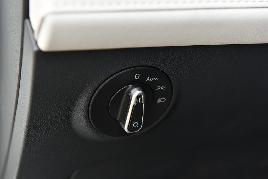 Volkswagen Taos Vehicle Full-screen Gallery Image 10