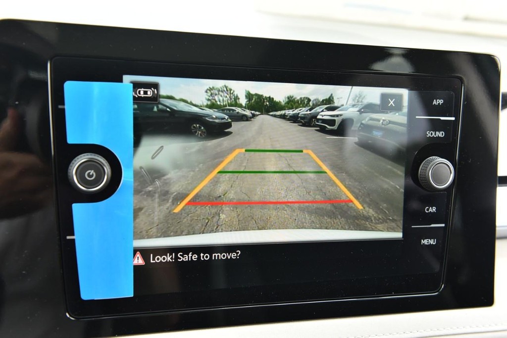 Volkswagen Taos Vehicle Full-screen Gallery Image 12