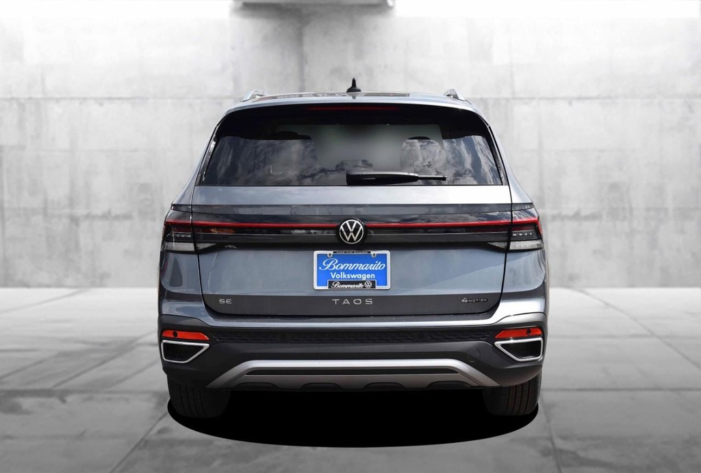 Volkswagen Taos Vehicle Full-screen Gallery Image 6