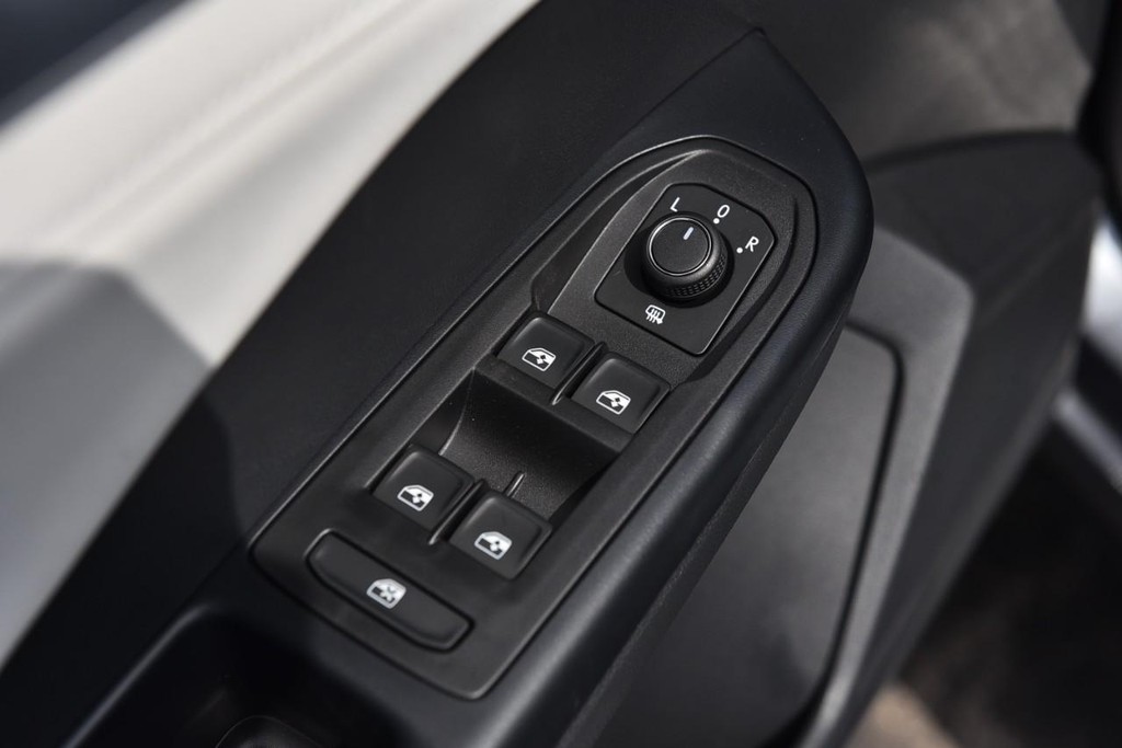 Volkswagen Taos Vehicle Full-screen Gallery Image 8