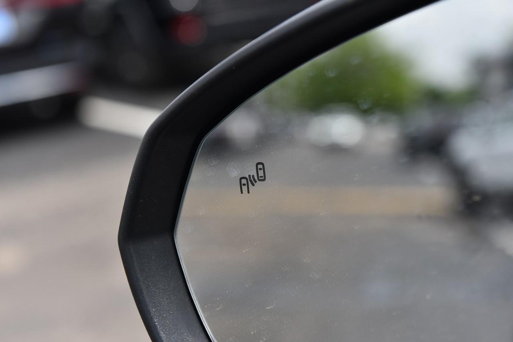 Volkswagen Taos Vehicle Full-screen Gallery Image 9