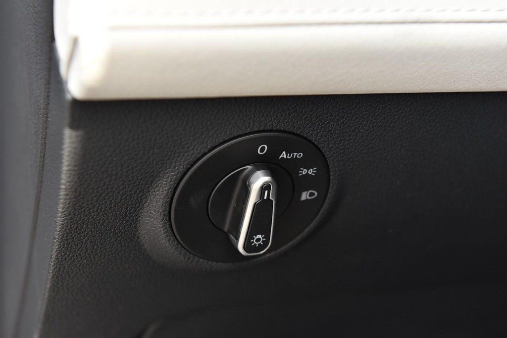 Volkswagen Taos Vehicle Full-screen Gallery Image 10