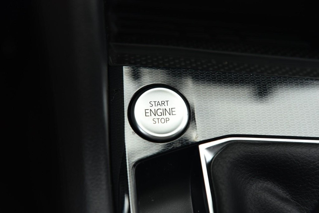Volkswagen Taos Vehicle Full-screen Gallery Image 16