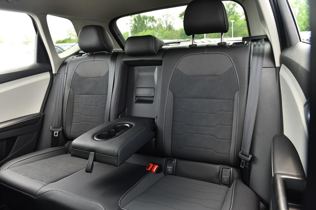 Volkswagen Taos Vehicle Full-screen Gallery Image 23