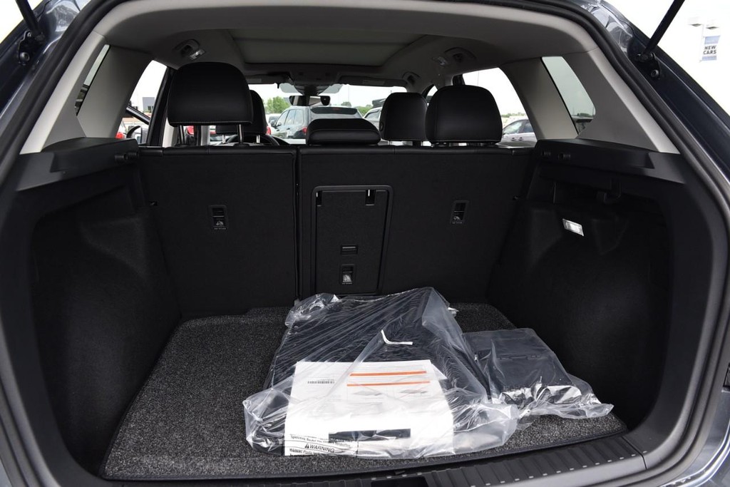 Volkswagen Taos Vehicle Full-screen Gallery Image 26