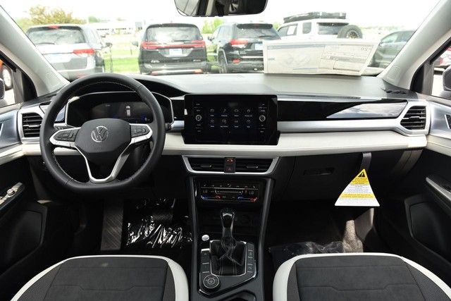 Volkswagen Taos Vehicle Image 07