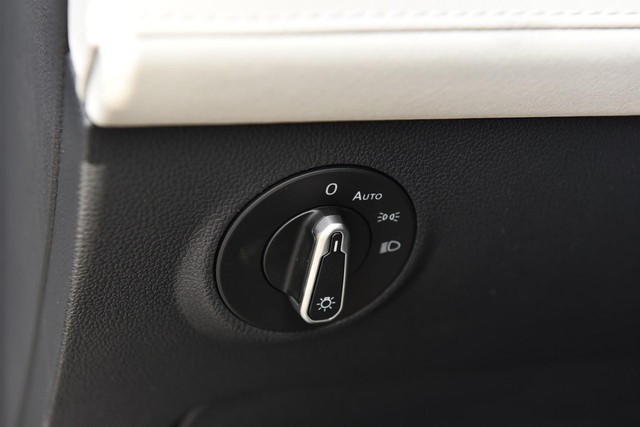 Volkswagen Taos Vehicle Image 10