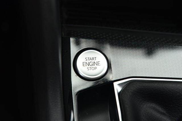 Volkswagen Taos Vehicle Image 16