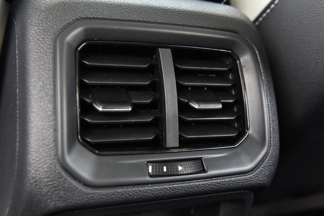Volkswagen Taos Vehicle Image 24