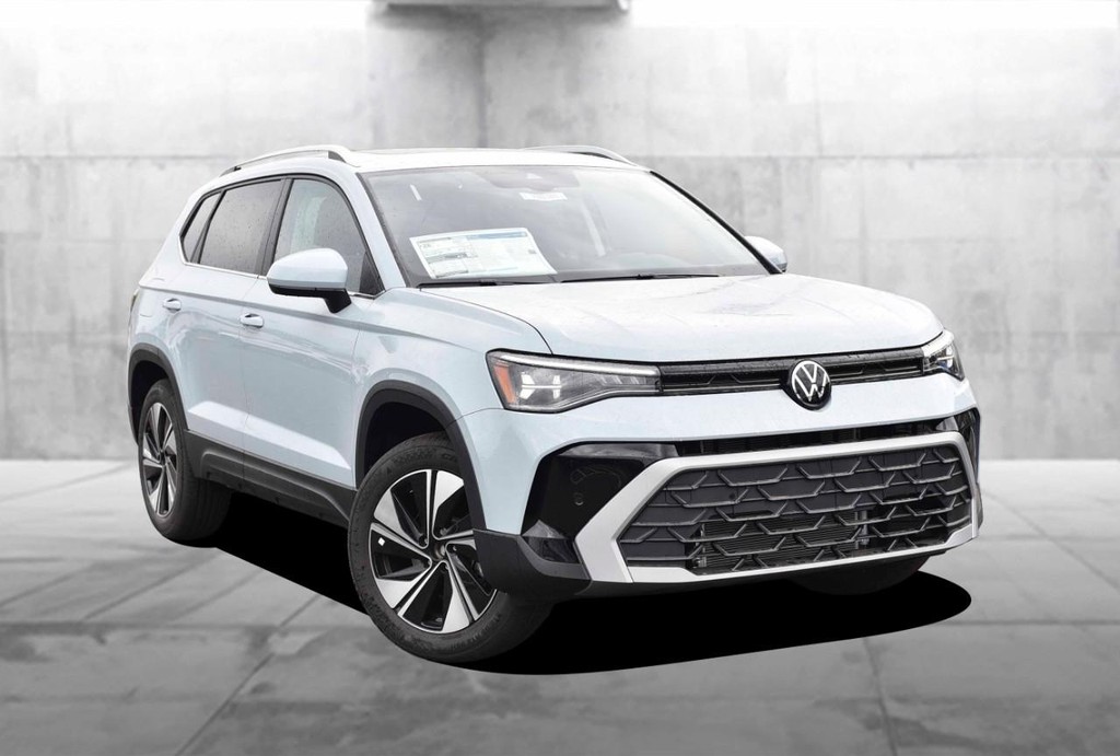 Volkswagen Taos Vehicle Full-screen Gallery Image 2