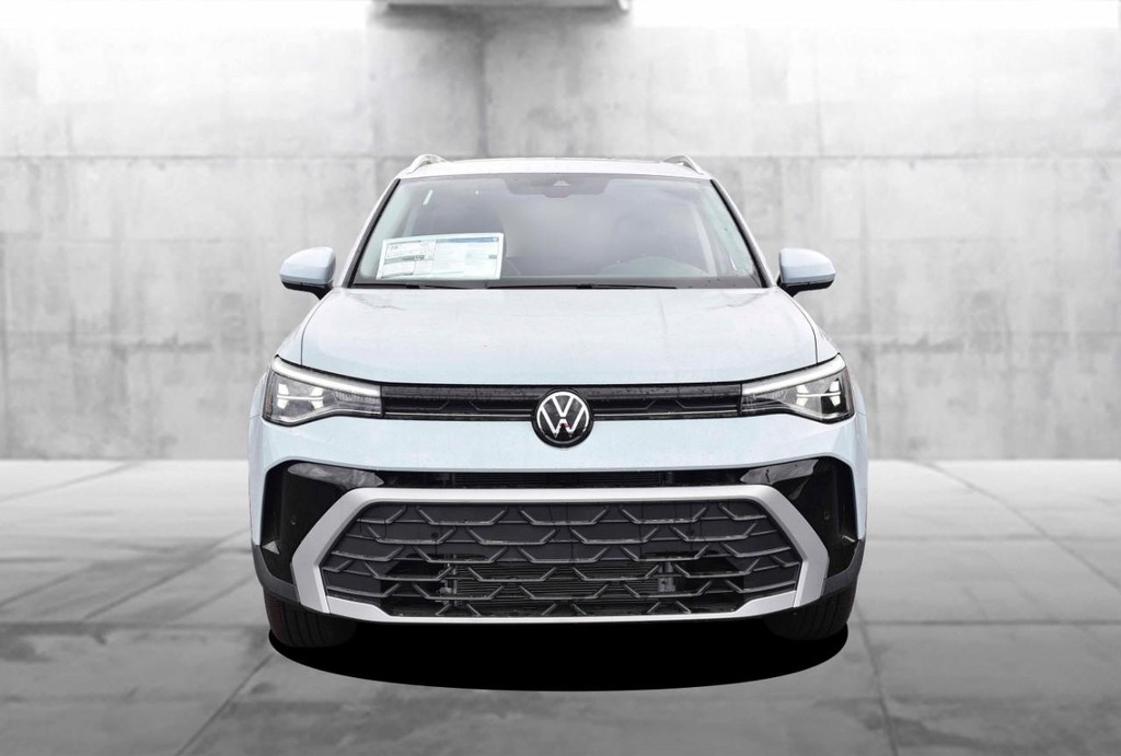 Volkswagen Taos Vehicle Full-screen Gallery Image 4