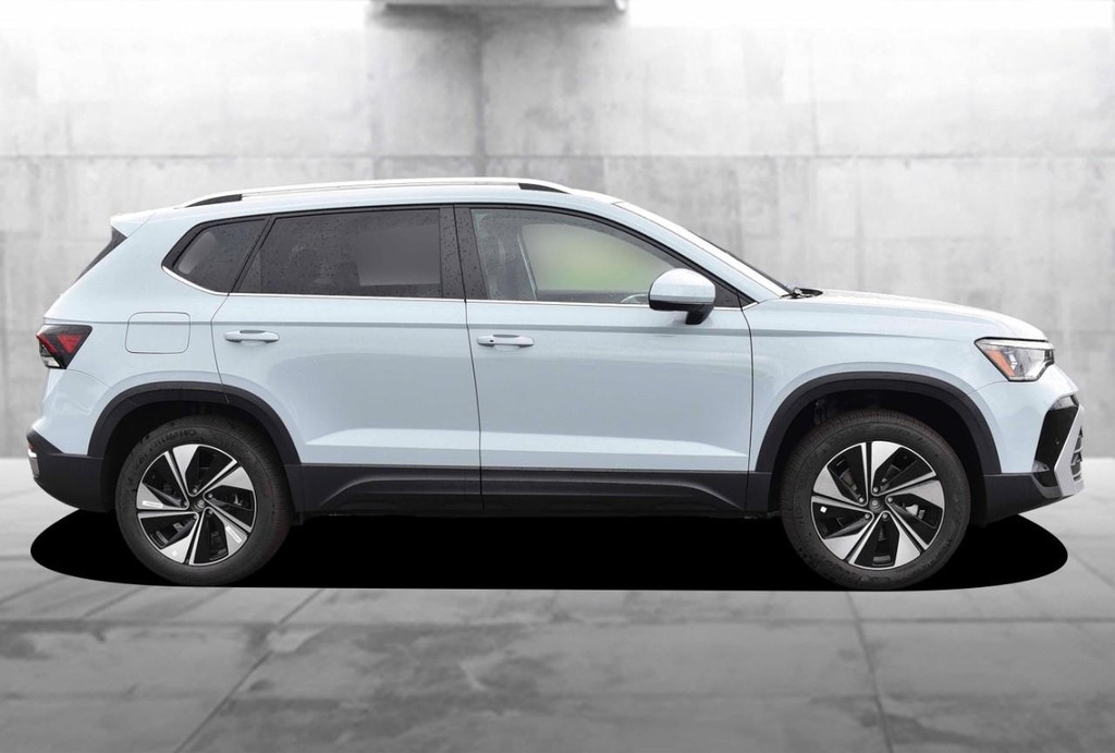 Volkswagen Taos Vehicle Full-screen Gallery Image 5