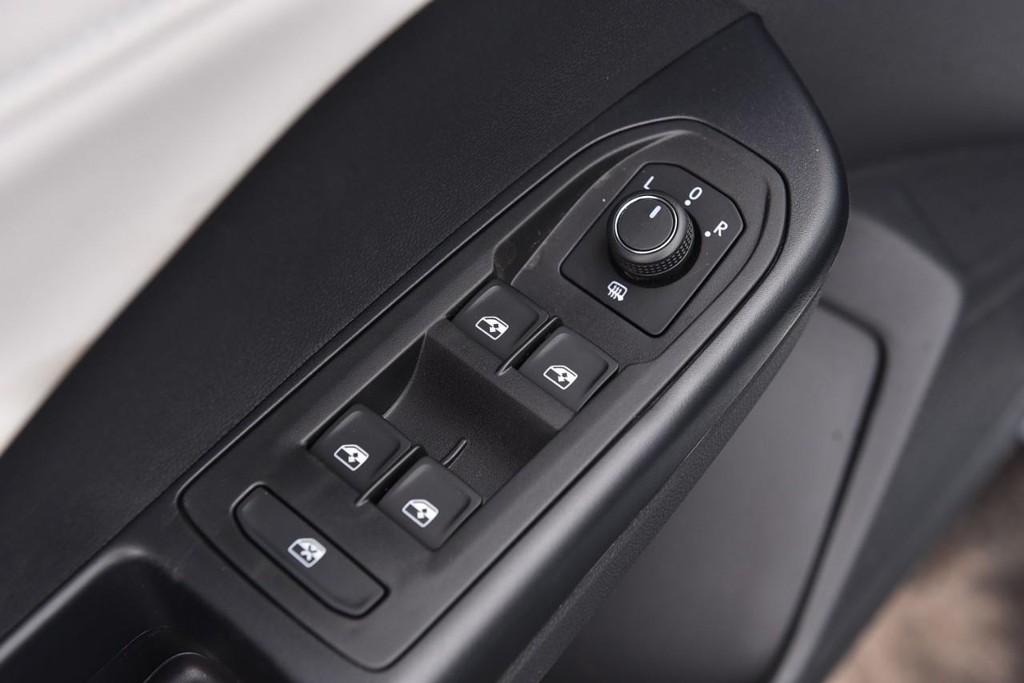 Volkswagen Taos Vehicle Full-screen Gallery Image 8
