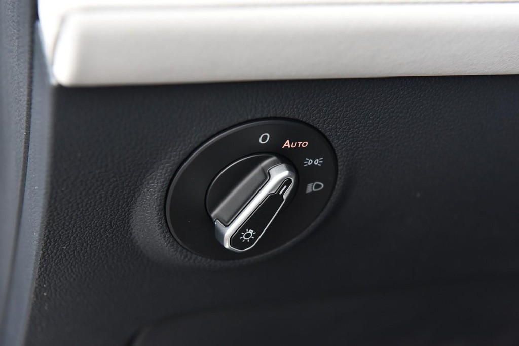 Volkswagen Taos Vehicle Full-screen Gallery Image 10