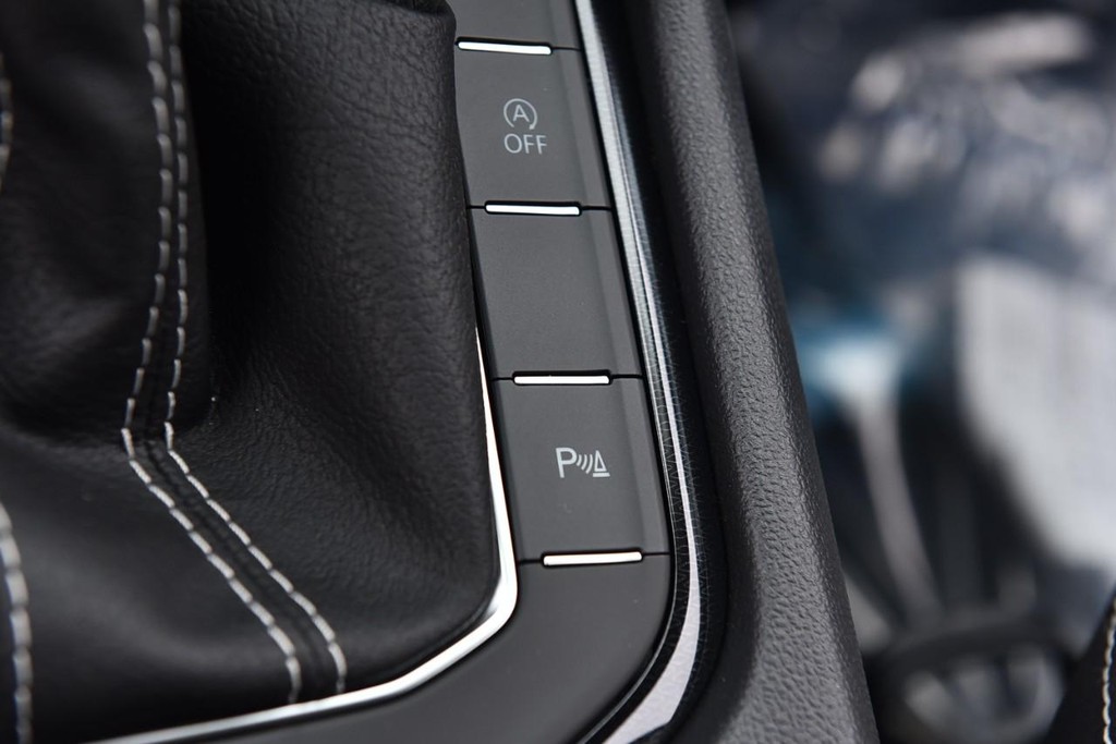 Volkswagen Taos Vehicle Full-screen Gallery Image 18