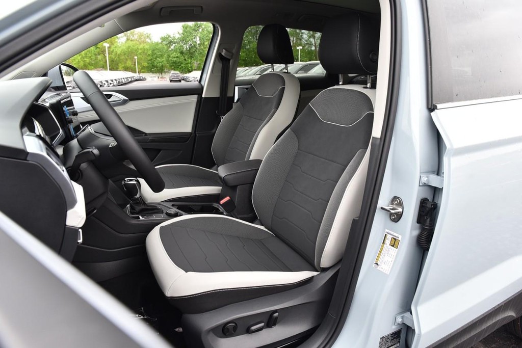 Volkswagen Taos Vehicle Full-screen Gallery Image 20