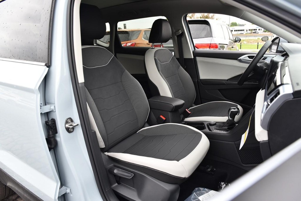 Volkswagen Taos Vehicle Full-screen Gallery Image 21