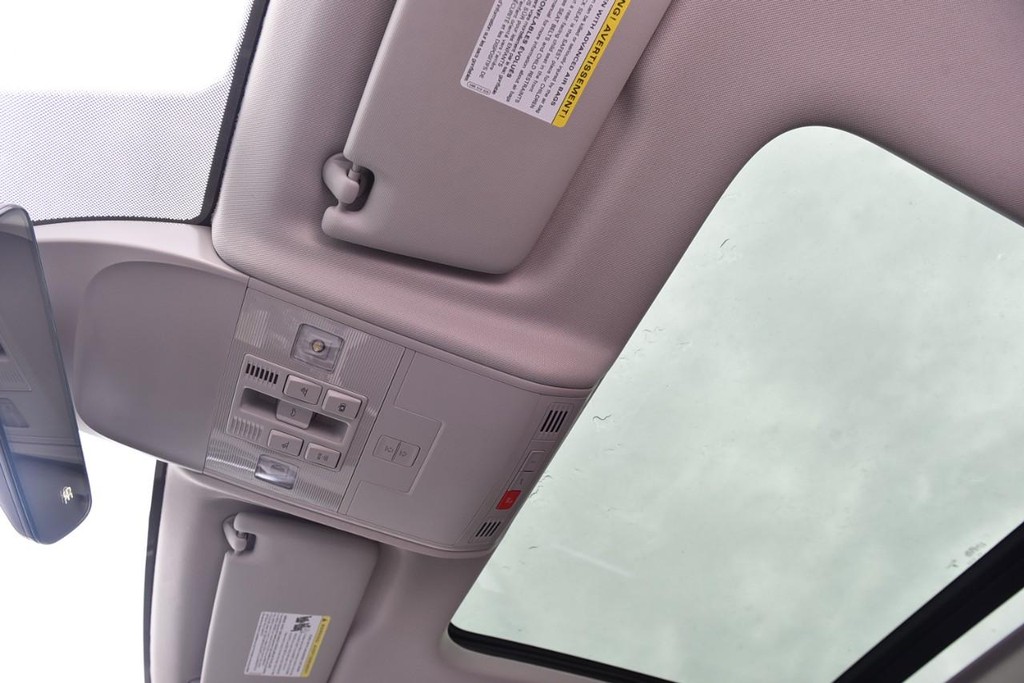Volkswagen Taos Vehicle Full-screen Gallery Image 22
