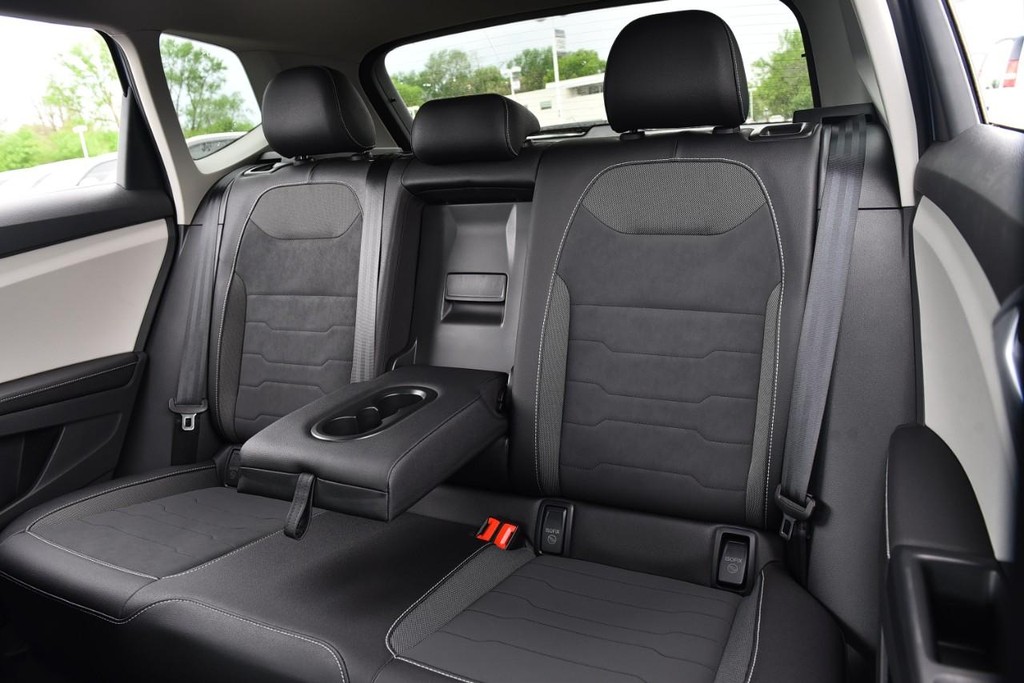 Volkswagen Taos Vehicle Full-screen Gallery Image 23