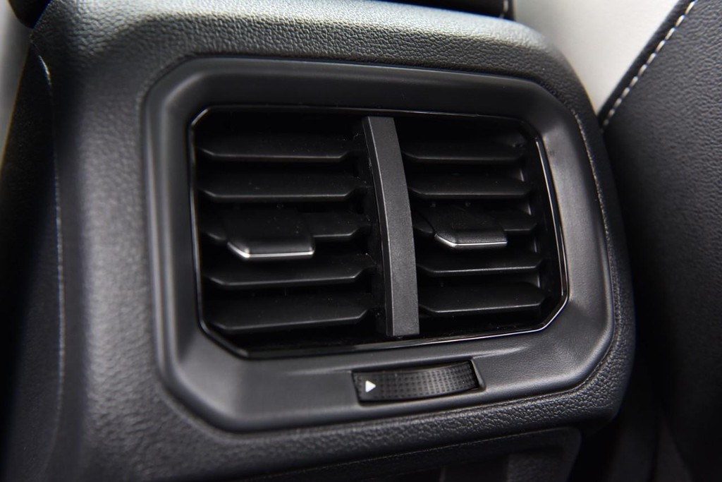 Volkswagen Taos Vehicle Full-screen Gallery Image 24