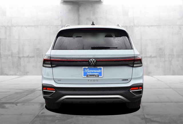 Volkswagen Taos Vehicle Image 06