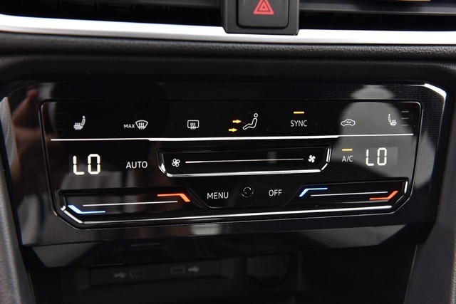 Volkswagen Taos Vehicle Image 14