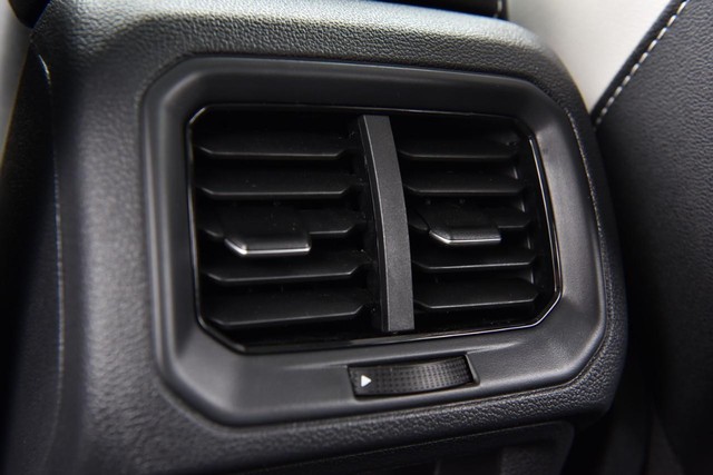 Volkswagen Taos Vehicle Image 24