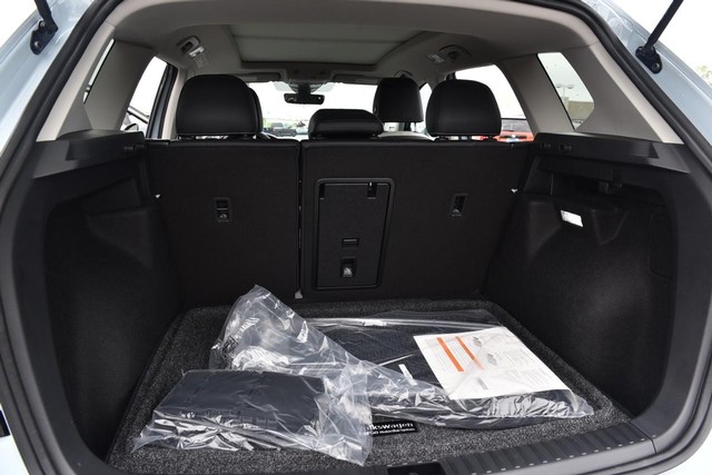 Volkswagen Taos Vehicle Image 26