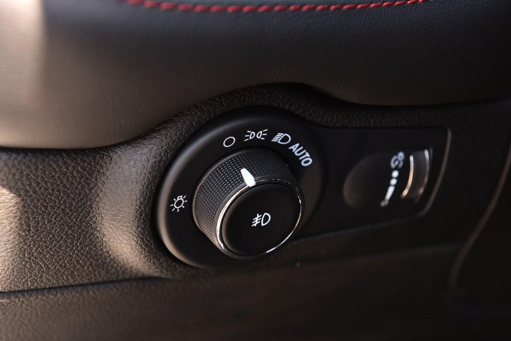 Dodge Durango Vehicle Full-screen Gallery Image 12