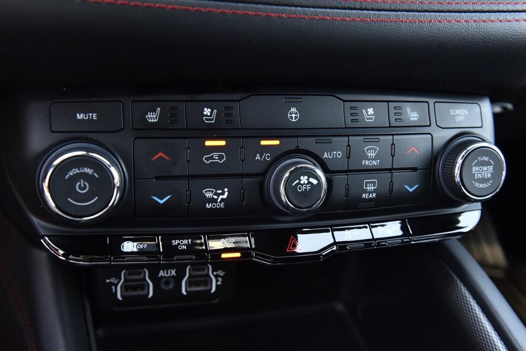 Dodge Durango Vehicle Full-screen Gallery Image 16