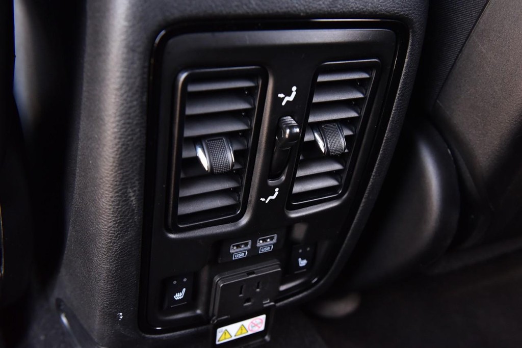 Dodge Durango Vehicle Full-screen Gallery Image 24