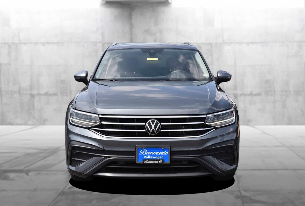 Volkswagen Tiguan Vehicle Full-screen Gallery Image 4