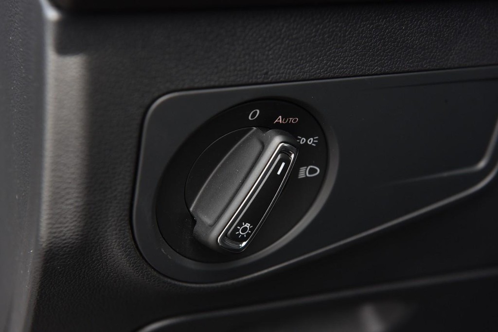 Volkswagen Tiguan Vehicle Full-screen Gallery Image 11