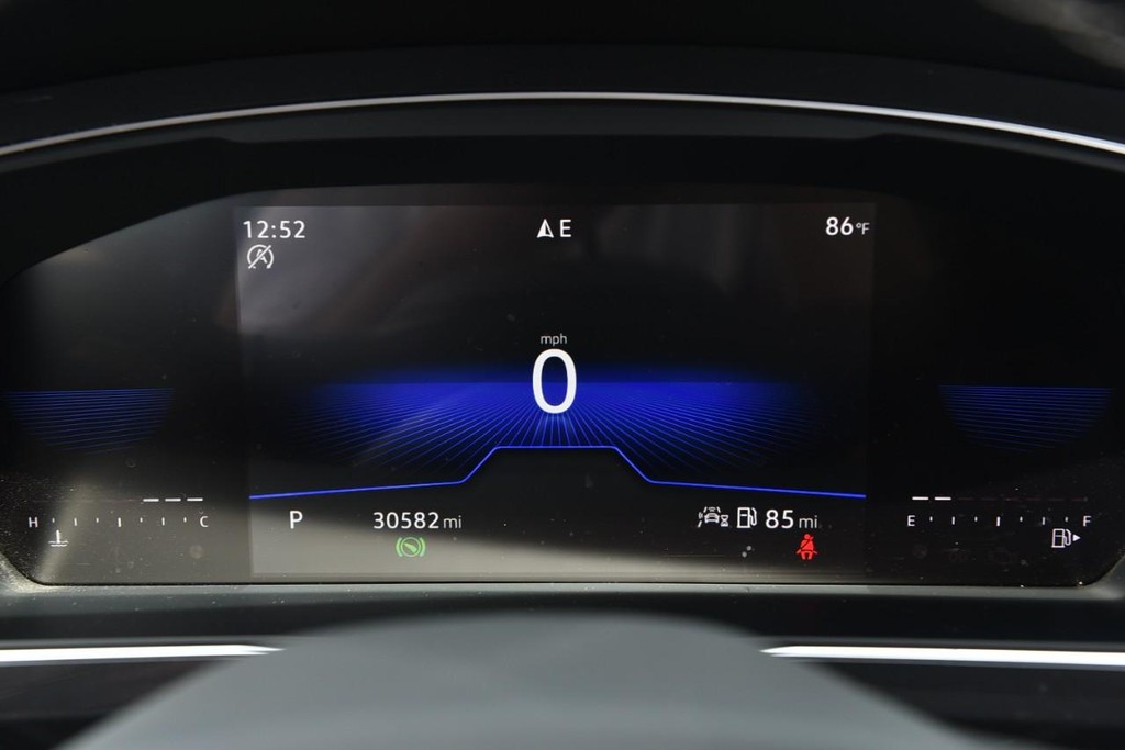 Volkswagen Tiguan Vehicle Full-screen Gallery Image 12