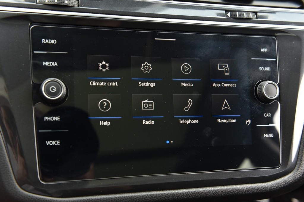 Volkswagen Tiguan Vehicle Full-screen Gallery Image 14