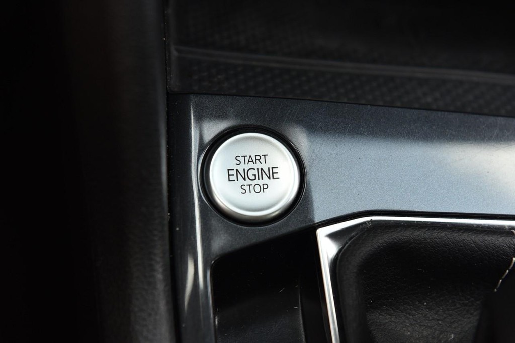Volkswagen Tiguan Vehicle Full-screen Gallery Image 17